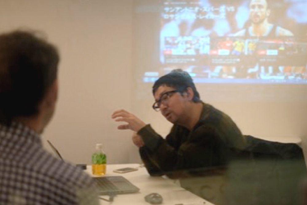 Japanese-man-interviewed young man using phone