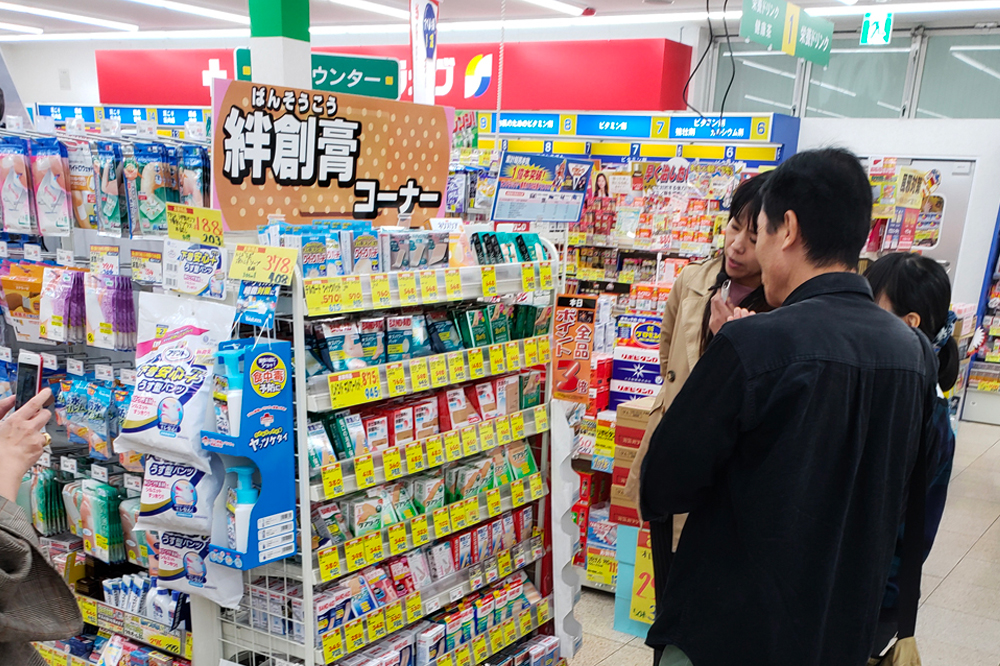 Japanese_woman_shopping_chemist_2 inside a convenience store