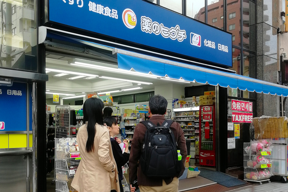 Japanese_woman_shopping_chemist_4 inside a convenience store