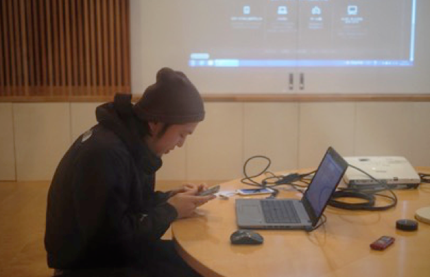 Usability_testing1 computer user in conference room